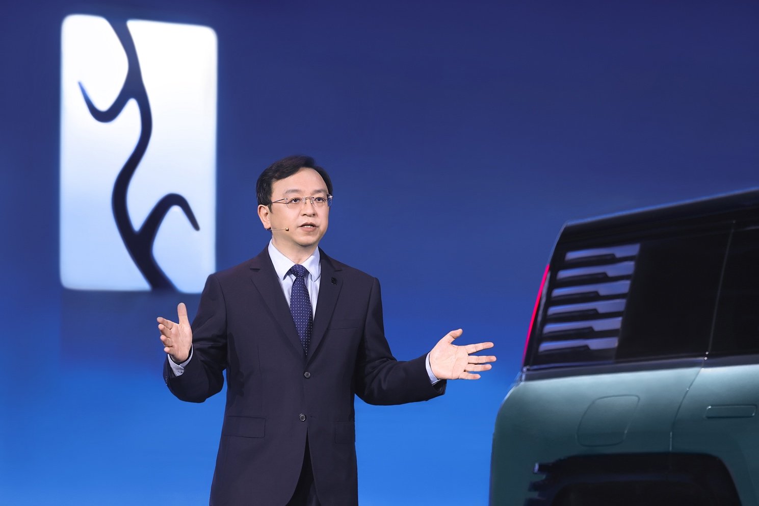 比亚迪全新高端品牌“仰望”发布 U8/U9两款新车同步亮相